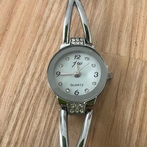 JW ladies silver tone bracelet dress watch NEW BATTERY